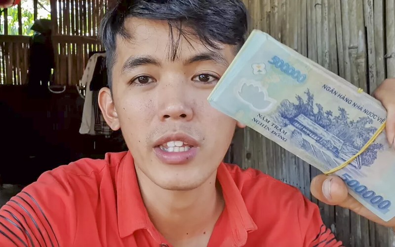 Sau scandal, Youtuber ngheo nhat Viet Nam bat ngo lot Top khung-Hinh-11