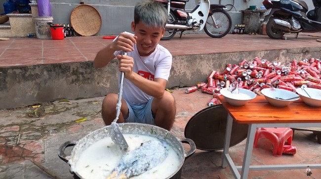Con trai Ba Tan Vlog bi phat nang vi nau chao ga nguyen long-Hinh-4