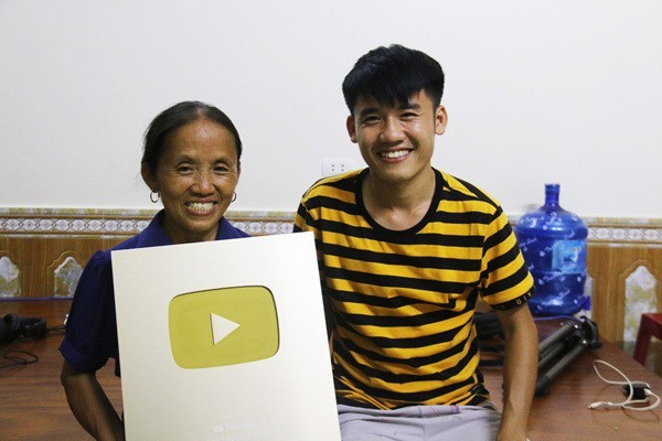 He lo so tien khung con trai Ba Tan Vlog kiem duoc tu Youtube-Hinh-13