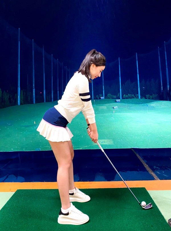 Hotgirl Ha Thanh khien ca san golf “dan mat” vi body nuot na-Hinh-8