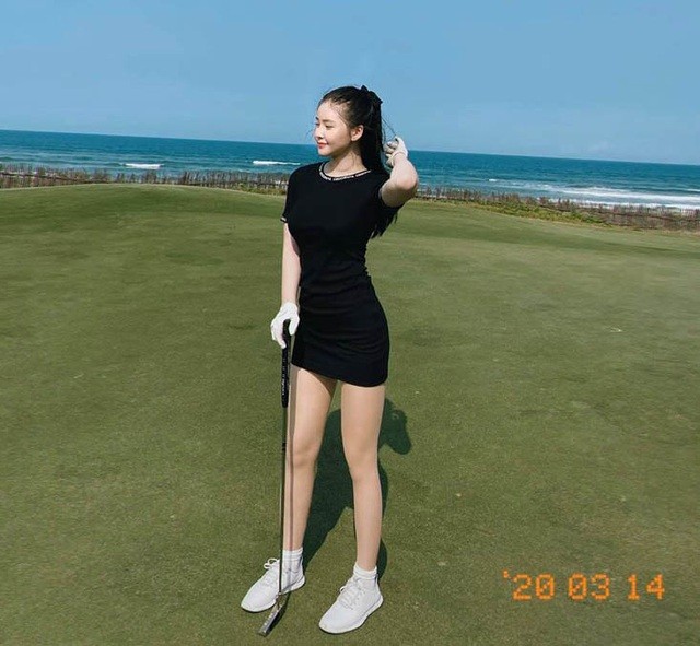 Hotgirl RMIT khoe dang tren san co khien hoi golf thu do ram ram-Hinh-2
