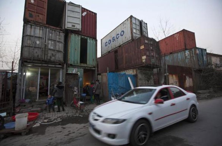 Nha hat bang thung container doc dao xay dung o Trung Quoc-Hinh-7