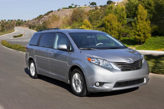 Chi tiet xe Toyota Sienna 7 cho gia re sap ve Viet Nam