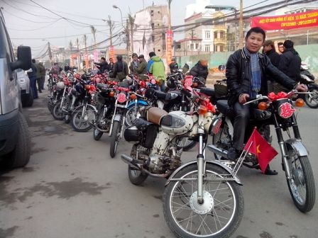40 xe Honda 67 keo nhau di don dau o Ha Noi-Hinh-5