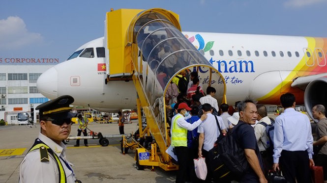 May bay VietJet Air lainham duong bang tai san bay Cam Ranh