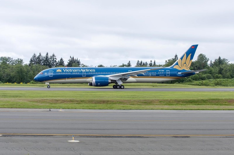 May bay Boeing 787-9 Dreamliner Vietnam Airlines cat canh