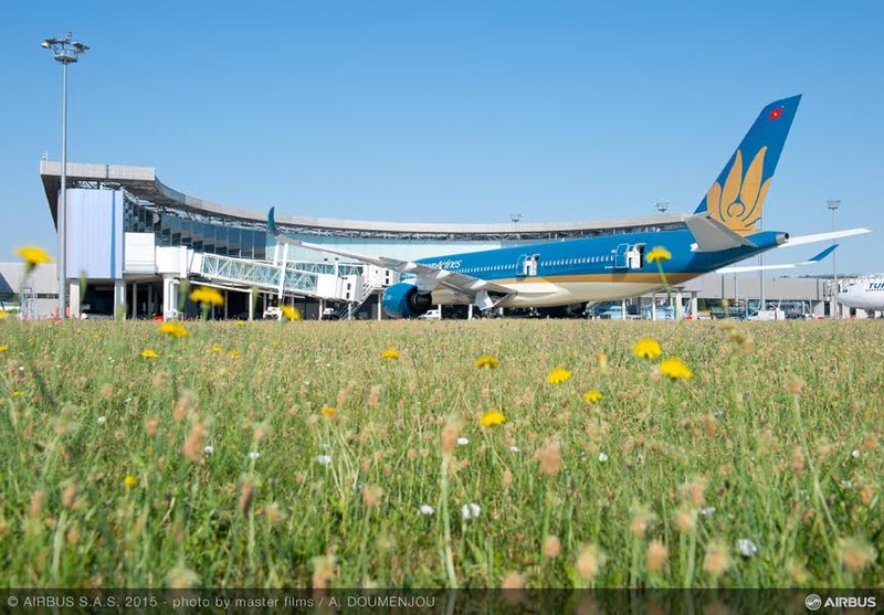 Vietnam Airlines nhan may bay Airbus A350 XWB dau tien