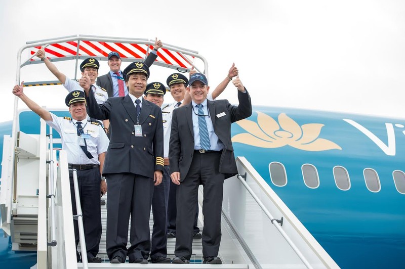 Nhung phi cong dau tien lai sieu may bay Boeing 787 Dreamliner