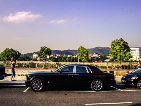 Dai gia Dieu Hien pha san, ban dut sieu xe Rolls-Royce Phantom