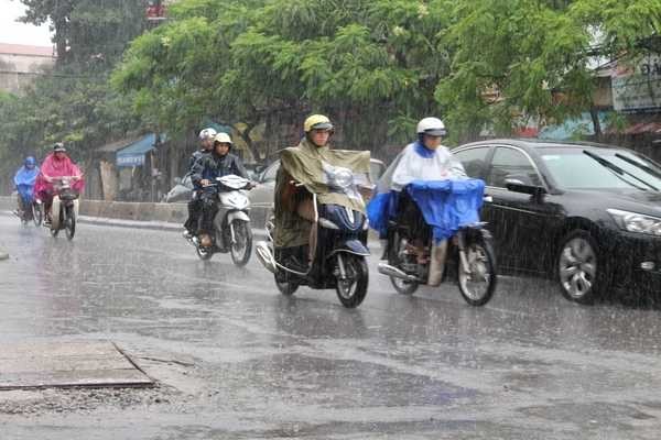 Thoi tiet hom nay 9/7: Ha Noi hung mua to vao chieu toi