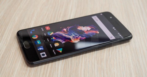 OnePlus 5 vua ra mat da dinh loi hao pin
