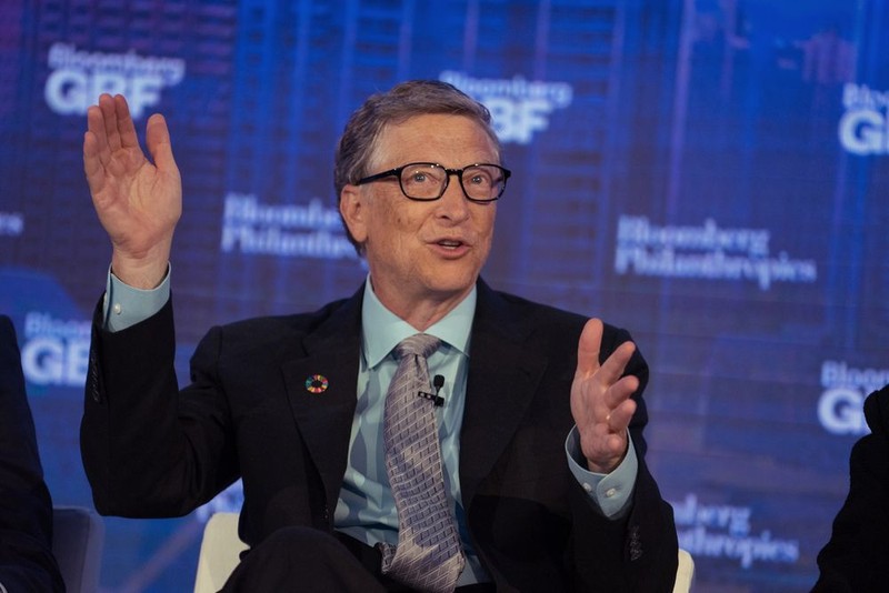 Bill Gates khong lam tu thien, dung ai "mo" vi tri giau nhat the gioi