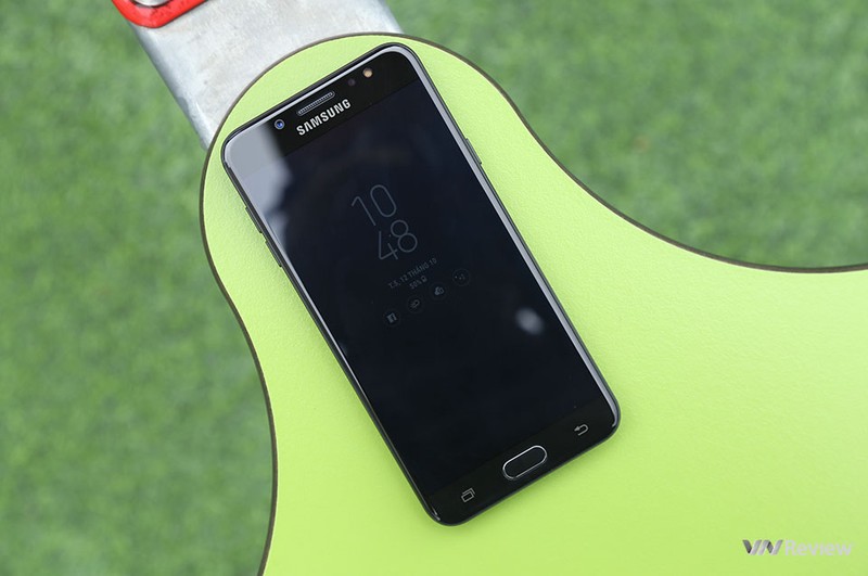 Mo hop Samsung Galaxy J7 Plus chinh hang vua len ke hom nay-Hinh-5