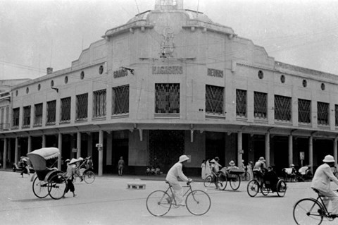 Cau chuyen 100 nam ve bieu tuong thuong mai - Trang Tien Plaza