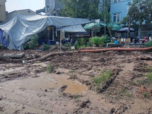 Anh: Ngon ngang tren tuyen duong doi bang 180ha dat 