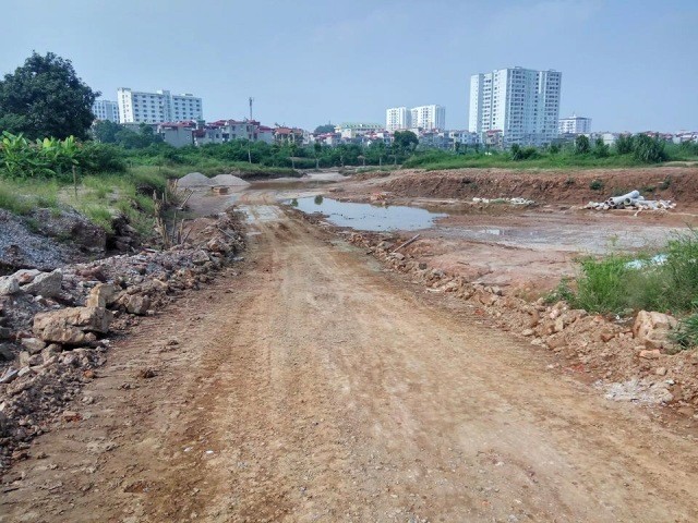 Anh: Ngon ngang tren tuyen duong doi bang 180ha dat 