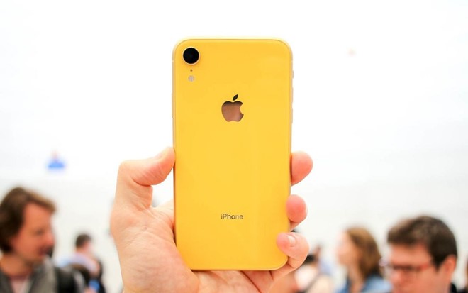 Chua ve Viet Nam, iPhone XR da loan gia-Hinh-2