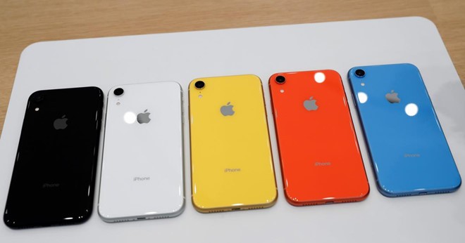 Chua ve Viet Nam, iPhone XR da loan gia