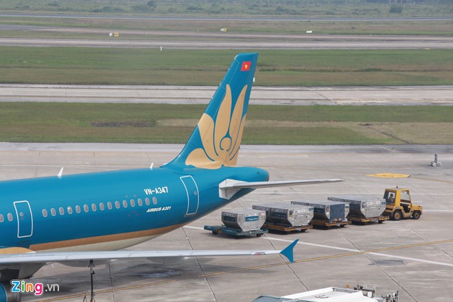 May bay Vietnam Airlines loi cau phao thoat hiem, 40 khach bi tu choi bay