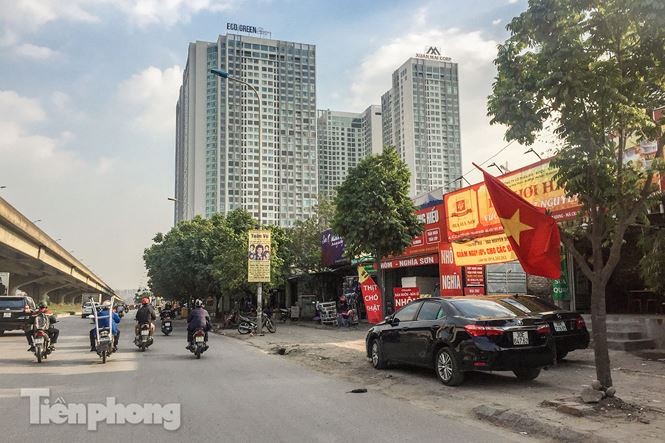 Ben trong khu chung cu Eco Green City thu phi gui xe 