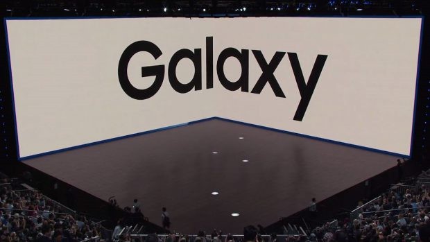 Galaxy S10 Plus lo thong so, gia cao vuot xa iPhone?
