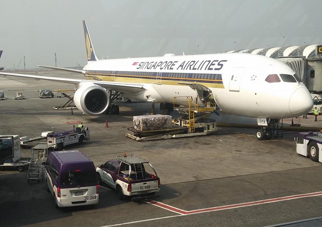 Hang hang khong Singapore dung bay Boeing 787 vi loi dong co