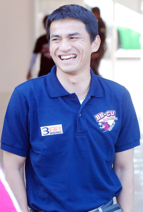 HLV cua U23 Thai Lan dep trai voi bo anh tap chi-Hinh-11