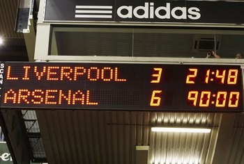 Nhung cuoc dung do kinh dien giua Arsenal va Liverpool-Hinh-8