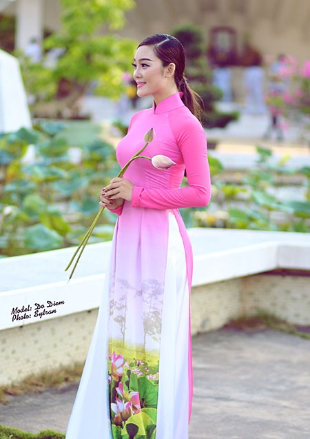 Dien vien mua 9X Dong Thap khoe sac ben hoa sen-Hinh-2