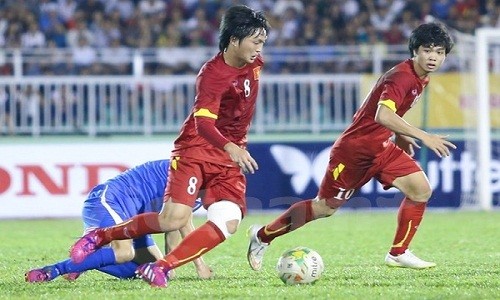 So ao o U23 VN: HLV Miura ngam trao cong lenh