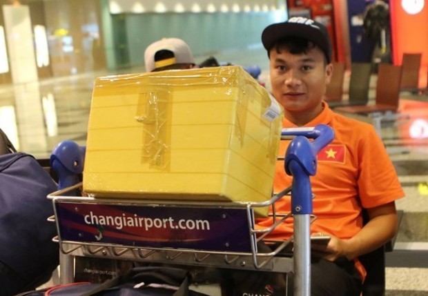 Cau thu Viet Nam va noi lo an uong tai Sea Games