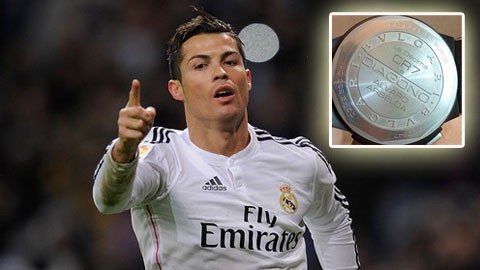 Cristiano Ronaldo vung tien tang qua khung cho ban be-Hinh-4