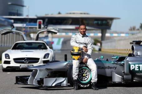 Tay dua F1 Lewis Hamilton an choi thac loan tai Barbados-Hinh-8
