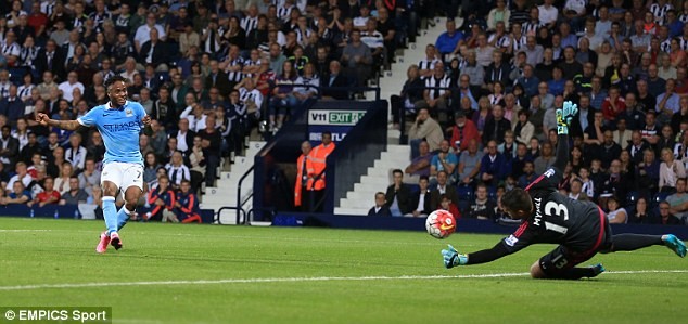 Tien dao Raheem Sterling vuot rao tang ao dau cho fan nu-Hinh-2