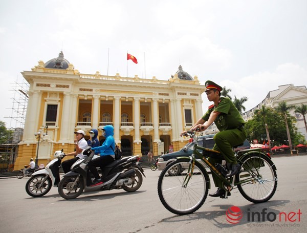 Cong an Ha Noi ngay dau cuoi xe dap di tuan tra-Hinh-8