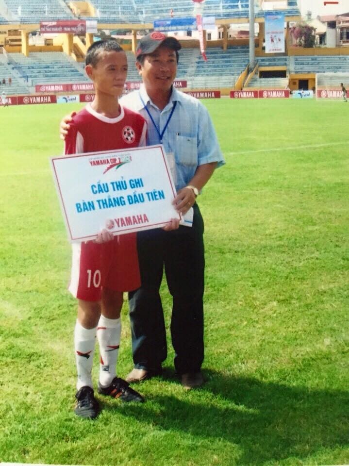Cuu vua pha luoi U19 VN toa sang tren dat ban Lao-Hinh-2
