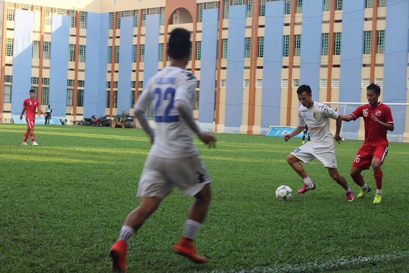 Cuu vua pha luoi U19 VN toa sang tren dat ban Lao-Hinh-6