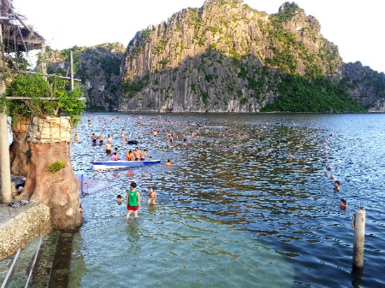 Thu vi du lich bien dau dong sieu re tai Quang Ninh