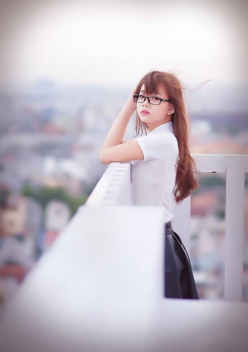 Hot girl DH Nguyen Tat Thanh mo thanh chuyen gia trang diem-Hinh-4