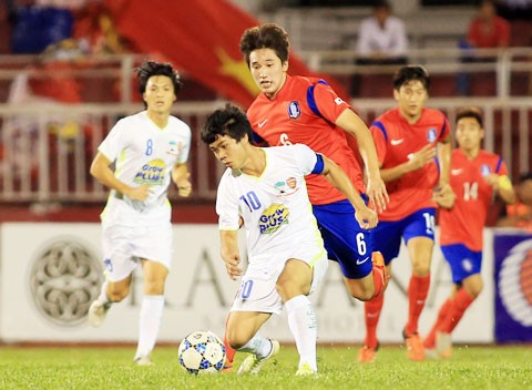 HLV U21 HAGL dua Cong Phuong len may sau tran chung ket