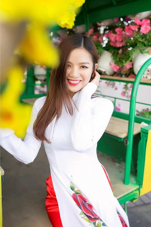 Hot girl Pho khoe sac trong nang xuan rang ro-Hinh-3