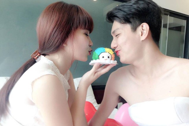 Chieu ban gai, chang trai 9X mac vay chup anh ki niem-Hinh-2