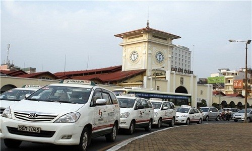 Tuan sau taxi, van tai Sai Gon giam gia cuoc dong loat