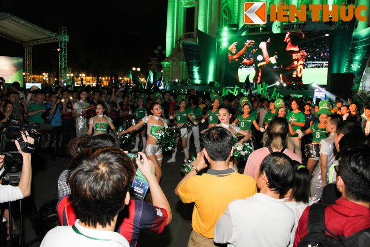 Can canh chiec cup UEFA Champions League xuat hien tai Ha Noi-Hinh-5