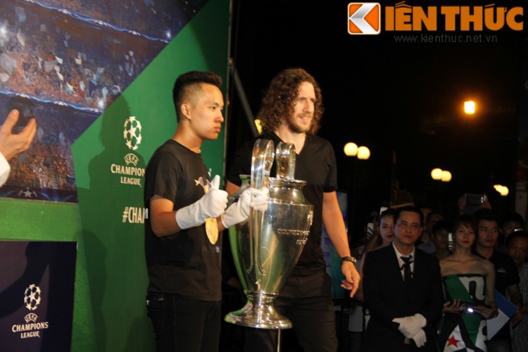 Can canh chiec cup UEFA Champions League xuat hien tai Ha Noi-Hinh-9