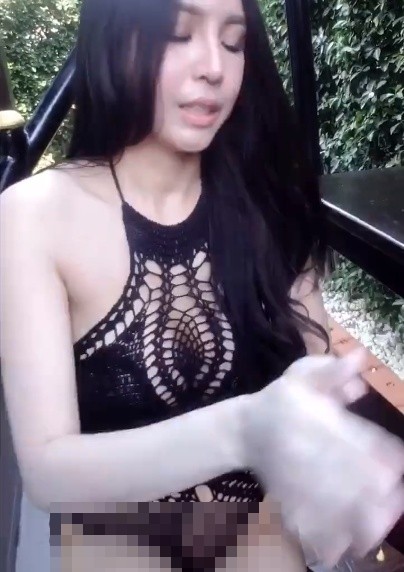 Hot girl Thai de lo vung kin di thuong khi “tu suong“-Hinh-4