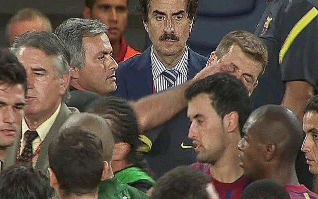 Jose Mourinho - tan HLV Man United va nhung lan “gay roi“-Hinh-8