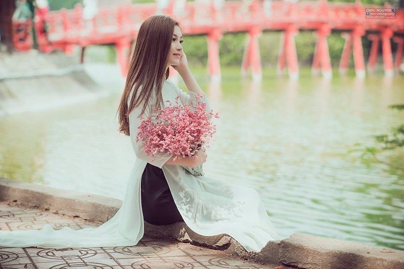 Thieu nu Sai thanh dao pho Thu do trong ta ao dai-Hinh-5