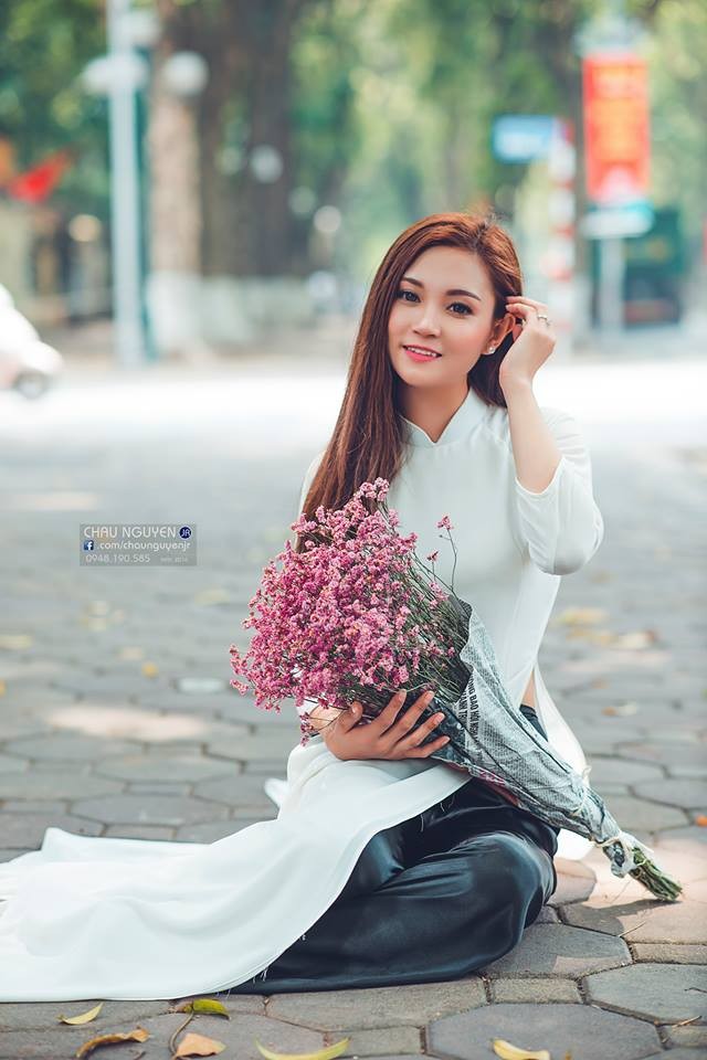 Thieu nu Sai thanh dao pho Thu do trong ta ao dai-Hinh-9