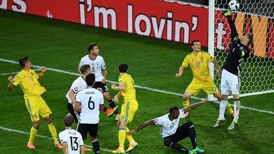 Euro 2016 Duc 2-0 Ukraine: Xoa bo su nghi ngo